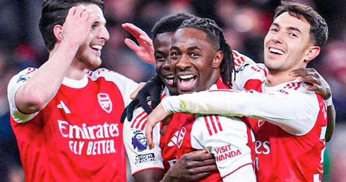 Arsenal Run Riot in Derby to Close in on Title