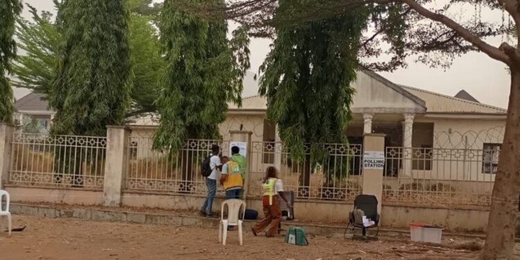 FCT Council Poll: INEC Officials Arrive Early In Dutse, Bwari