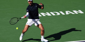 Alcaraz Cruises Into Indian Wells Third Round, Djokovic Fights Through