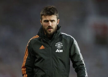 Carrick Unfazed by Scholes’ Criticism Ahead of Villa Clash