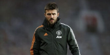 Carrick Unfazed by Scholes’ Criticism Ahead of Villa Clash