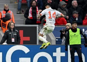 Nine-Man Bayern Fight To Draw At Leverkusen