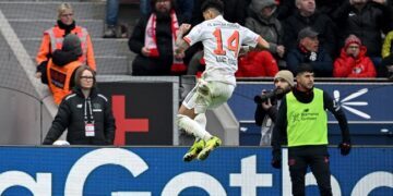 Nine-Man Bayern Fight To Draw At Leverkusen