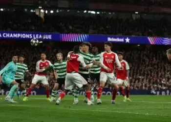 Nervous Arsenal Edge Into Champions League Semis