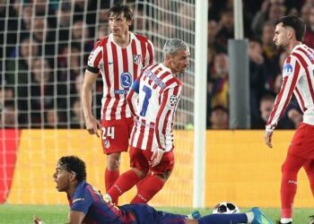 Atletico Punish 10-Man Barcelona to Seize Champions League Control