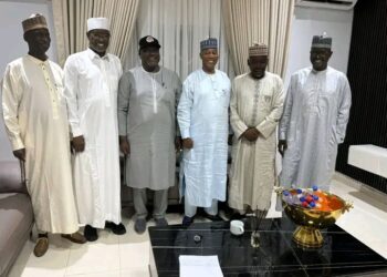 Yobe APC Crisis: G-6 Aspirants Reject ‘Consensus’ Candidate, Pass Vote of No Confidence in Chairman