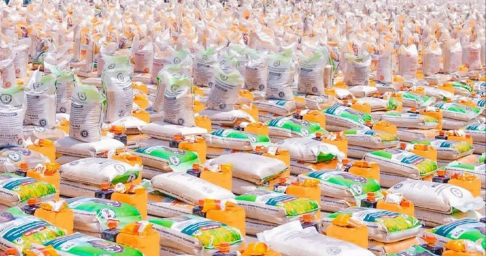 FG Donates Foodstuffs to Victims of Bandits’ Attacks in Plateau