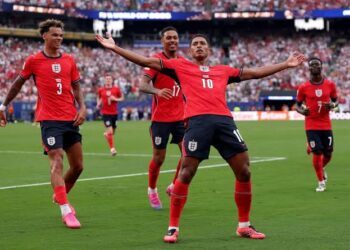 Kane Breaks Record as England & Croatia Reach Last 32