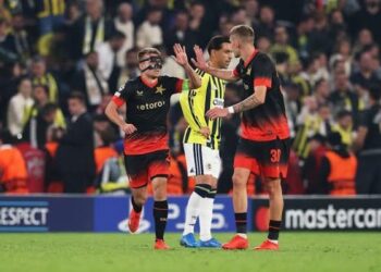 Fenerbahçe surrender two-goal  lead in 2–2 draw with Slavia Prague