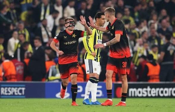 Fenerbahçe surrender two-goal  lead in 2–2 draw with Slavia Prague